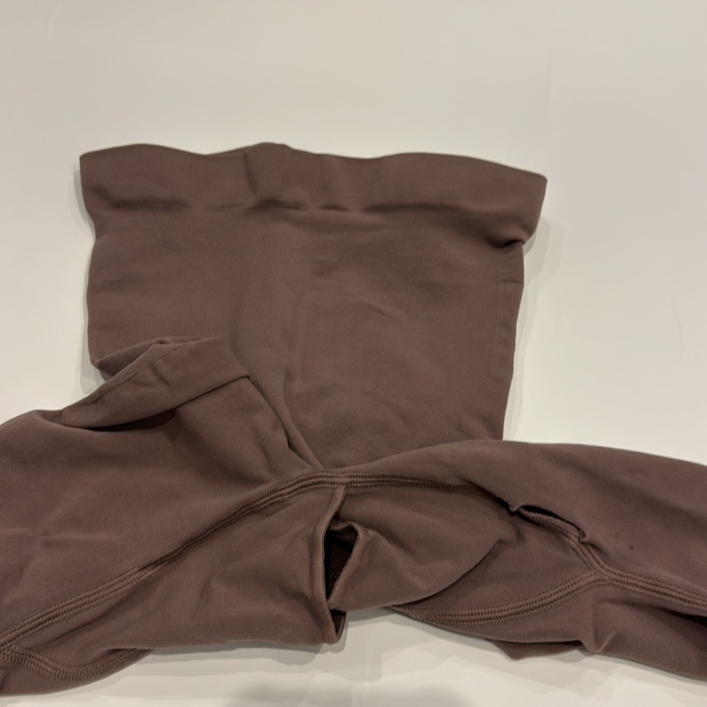 SKIMS NWOT L/XL Sculpt Mid Thigh Short. - Picture 4 of 5